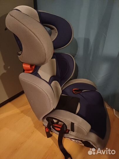 Автомобильное кресло