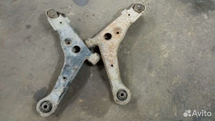 Передний нижний рычаг Чери Фора А21