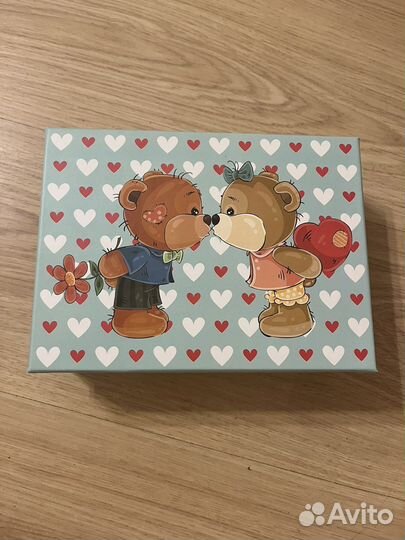 Подарочная коробка