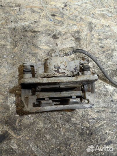 Суппорт передний правый Хонда цивик сивик 4Д