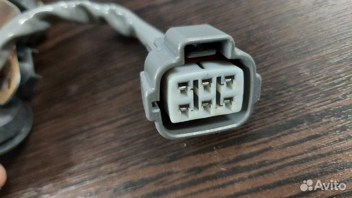 Кнопка закрывания багажника Toyota Land Cruiser