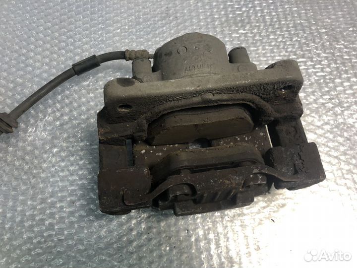 Суппорт передний правый BMW 520d F10 N47N