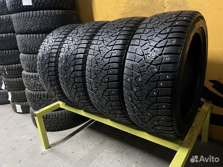 Bridgestone Blizzak Spike-02 245/45 R17