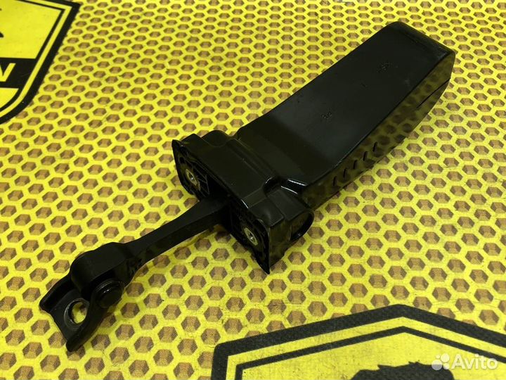 Ограничитель двери передний Skoda Superb B8 cjsa