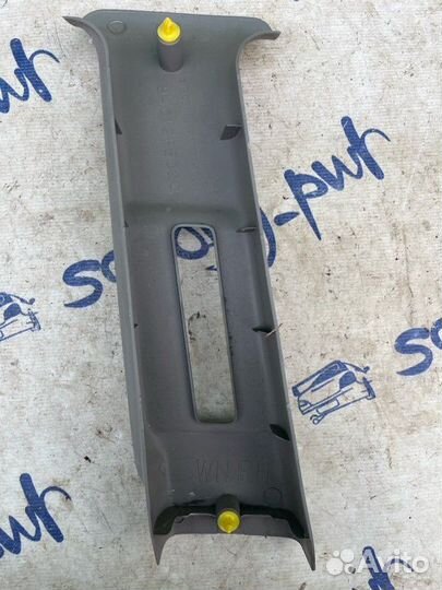 Накладка центральной стойки правая Subaru Impreza