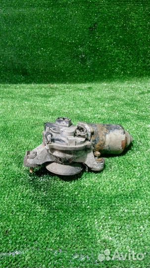 Моторчик стеклоочистителя передний Toyota Corolla