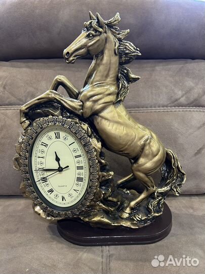 Часы статуэтка