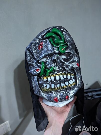 Шляпы и маски на хэллоуин