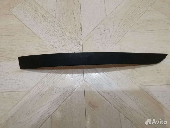 Range Roger velar молдинг бампера правый