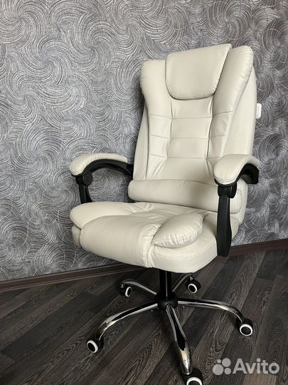Компьютерное кресло белое