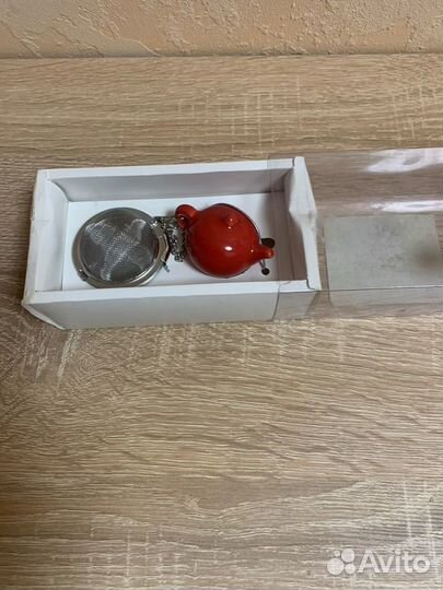 Заварное ситечко с брелком в коробочке новое