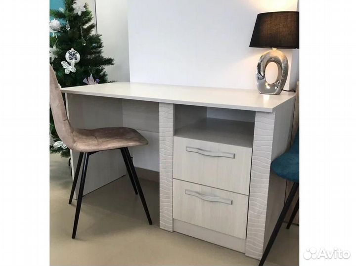 Детский письменный стол