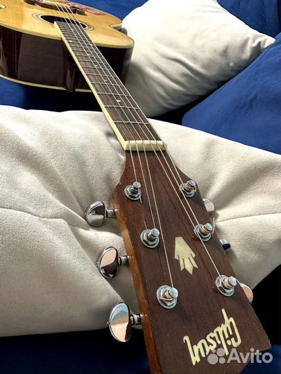 Акустическая гитара Gibson J200