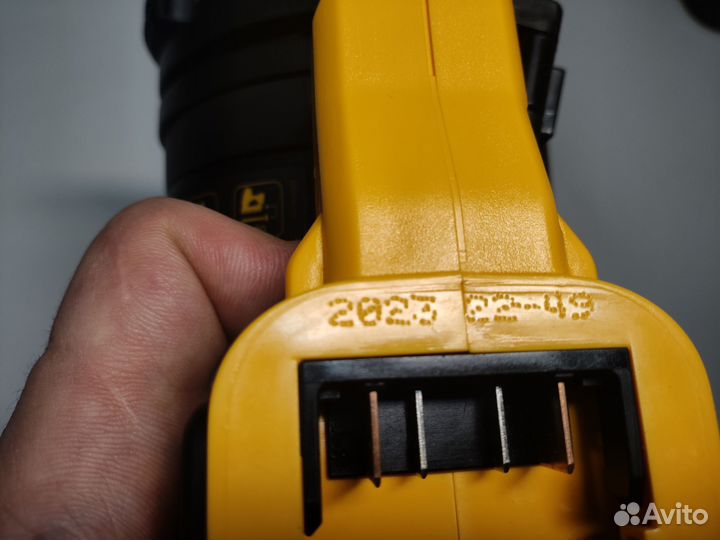 Кровельный Нейлер DeWalt dcn45rnn