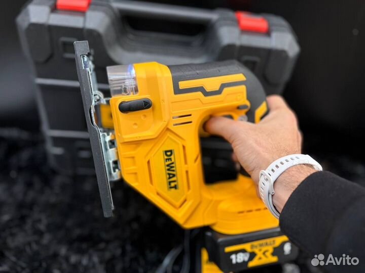 Лобзик DeWalt аккумуляторный в кейсе 18V