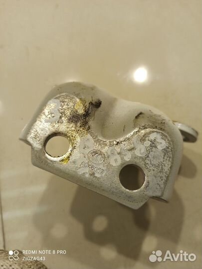 Петля двери (задняя, левая, верхняя) (Kia K5 III)