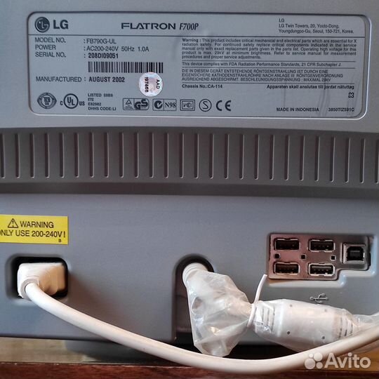 Монитор LG F700P