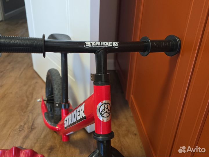 Беговел strider sport и шлем динозавр из Америки