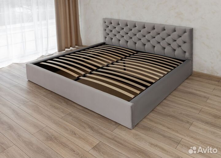 Кровать с матрасом