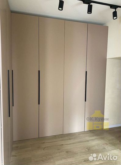 Шкаф двухстворчатый