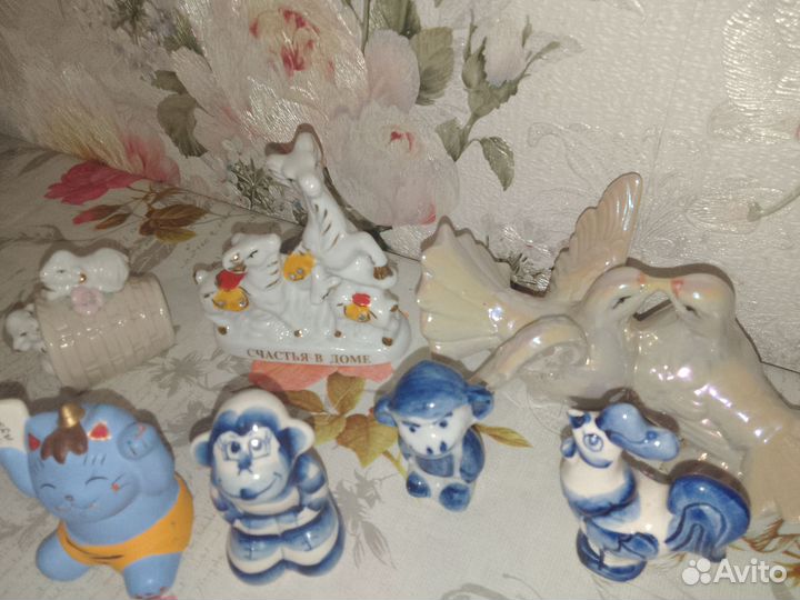 Статуэтки, гжель