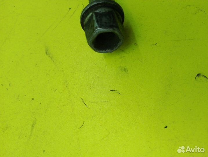 Болт шкива коленвала Mazda Bongo SS28M R2 1999