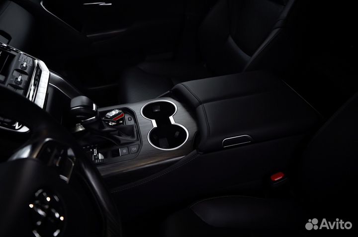 Toyota Land Cruiser 3.5 AT, 2022, 10 000 км