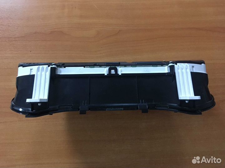 Щиток (панель) приборов Toyota Avensis