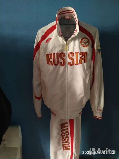 Спортивный костюм