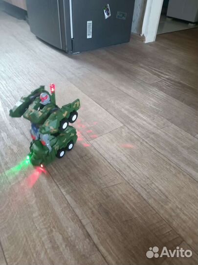 Игрушка танк/робот