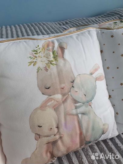 Бортики, одеяльце, 2-е простынки в кроватку новые