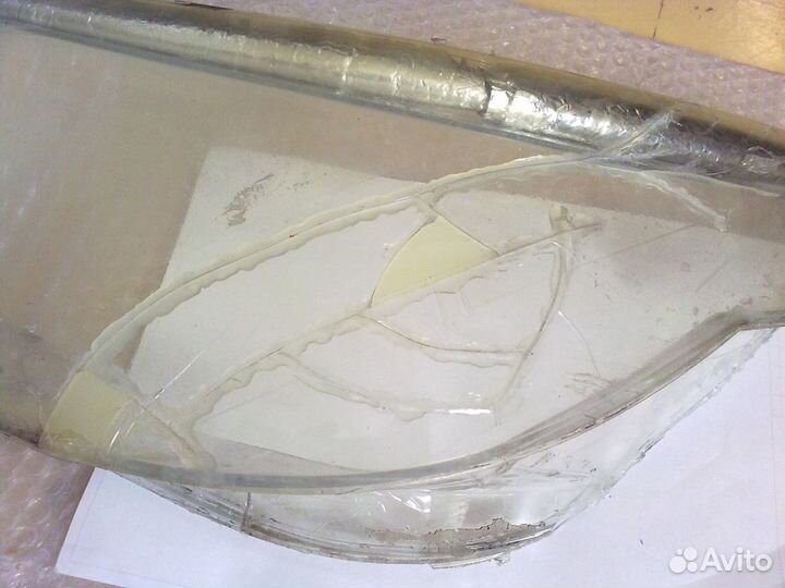 BMW E60 стекло левой фары