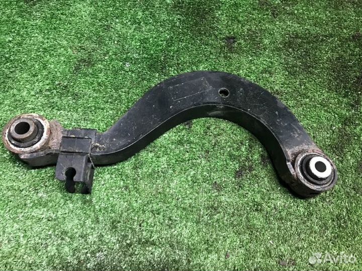 Рычаг подвески задний серповидный Volkswagen Golf