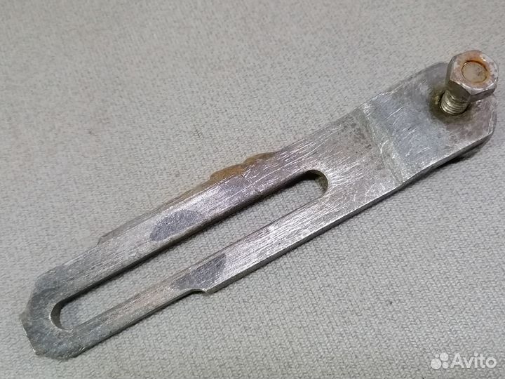 Кронштейн генератора VW Golf II 1983-1992