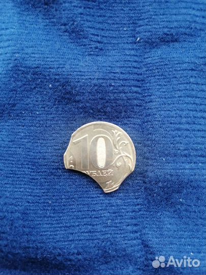 Продам монету с заводским браком новая