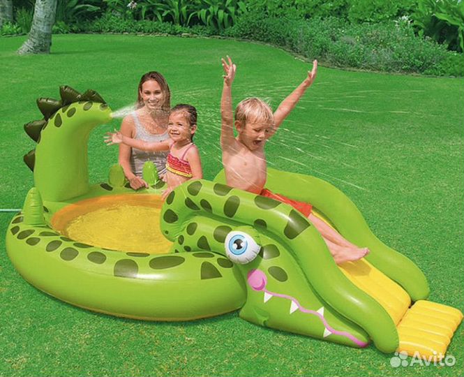 Надувной игровой центр с фонтаном