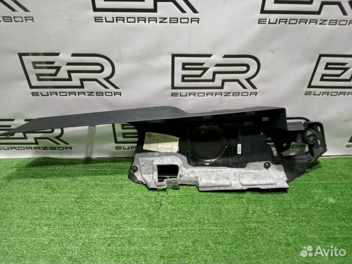 Крепление шторки багажника Land Rover Range Rover