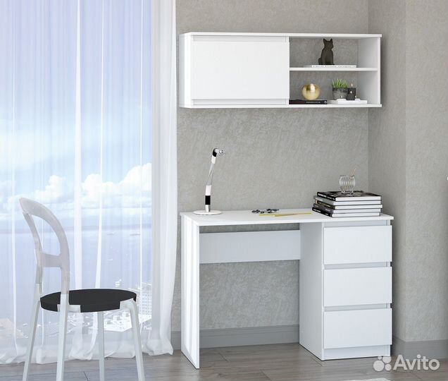 Письменный стол с полкой