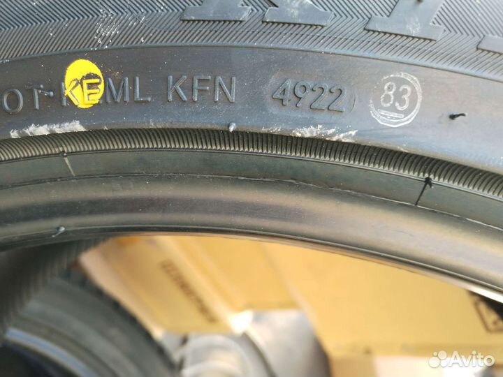 Kinforest KF550-UHP 275/40 R22 107Y