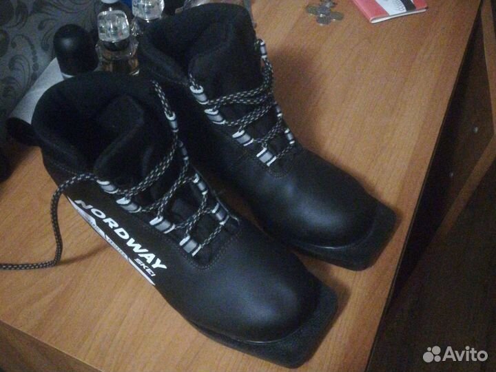 Лыжные ботинки