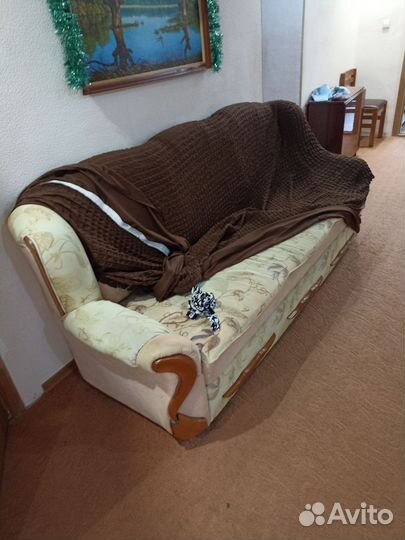 1 Угловой диван почти новый, 2 диван и кресла