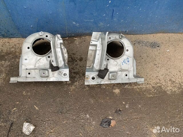 Опорные чашки стоек на Toyota Avensis 2