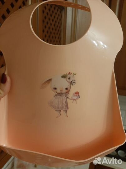 Нагрудник пластиковый