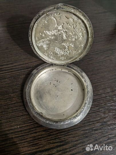 Серебрянная пудренница Вьетнам проба 90