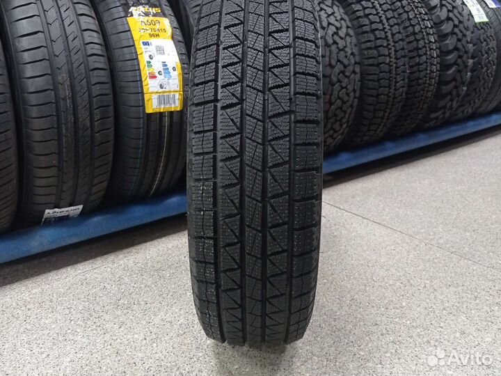 Royal Black Royal Ice 215/60 R17 96S