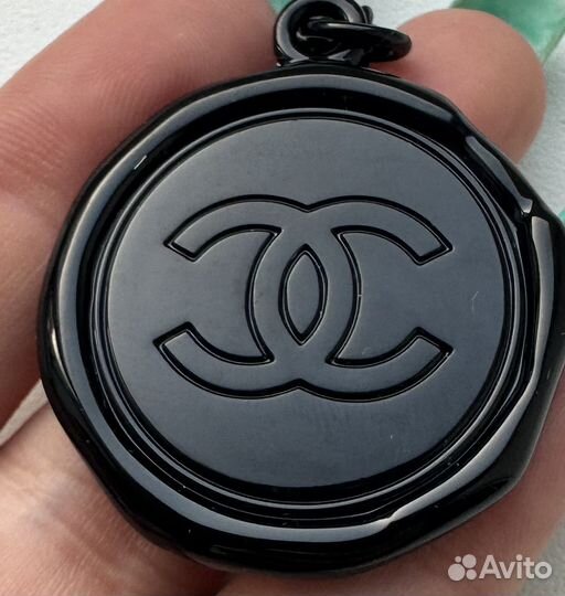 Chanel брелок подвеска черный печать лого