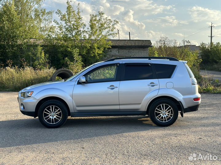 Mitsubishi Outlander, 2011
