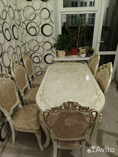 Кухонный стол и стулья