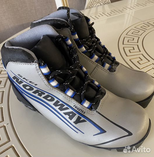 Лыжные ботинки