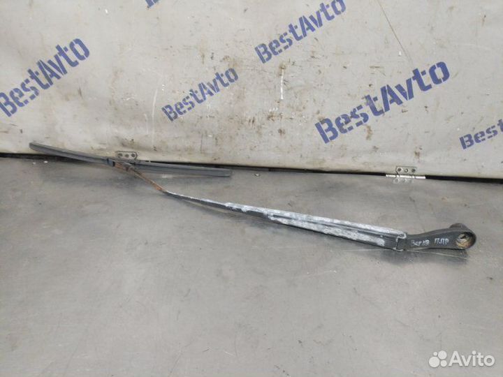 Поводок дворника правый Hyundai Verna седан G4EE